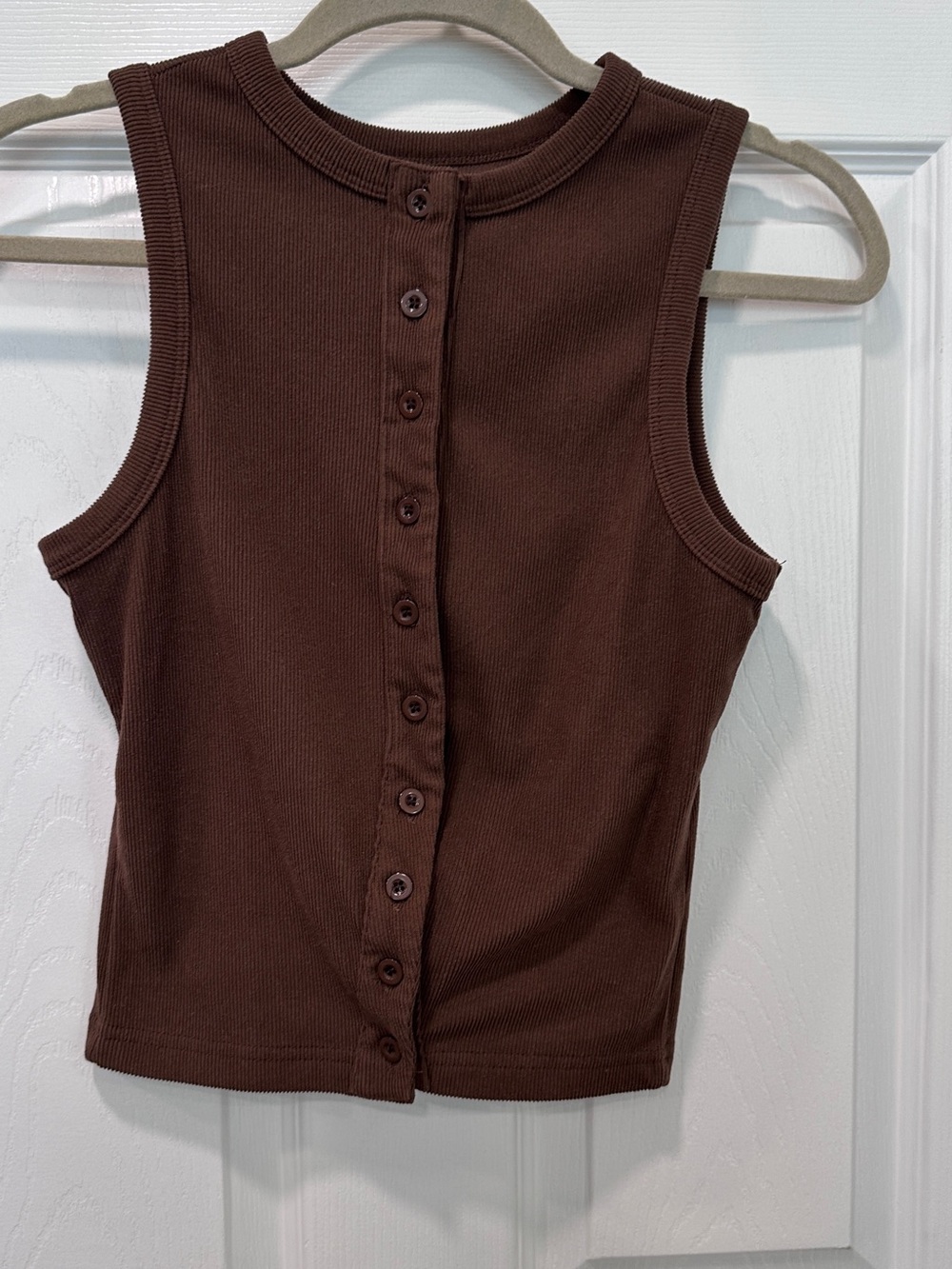 Sleeveless Ribbed Button-Front Tank Top - Brown